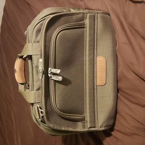 Atlantic Luggage Company Carry On bag Green